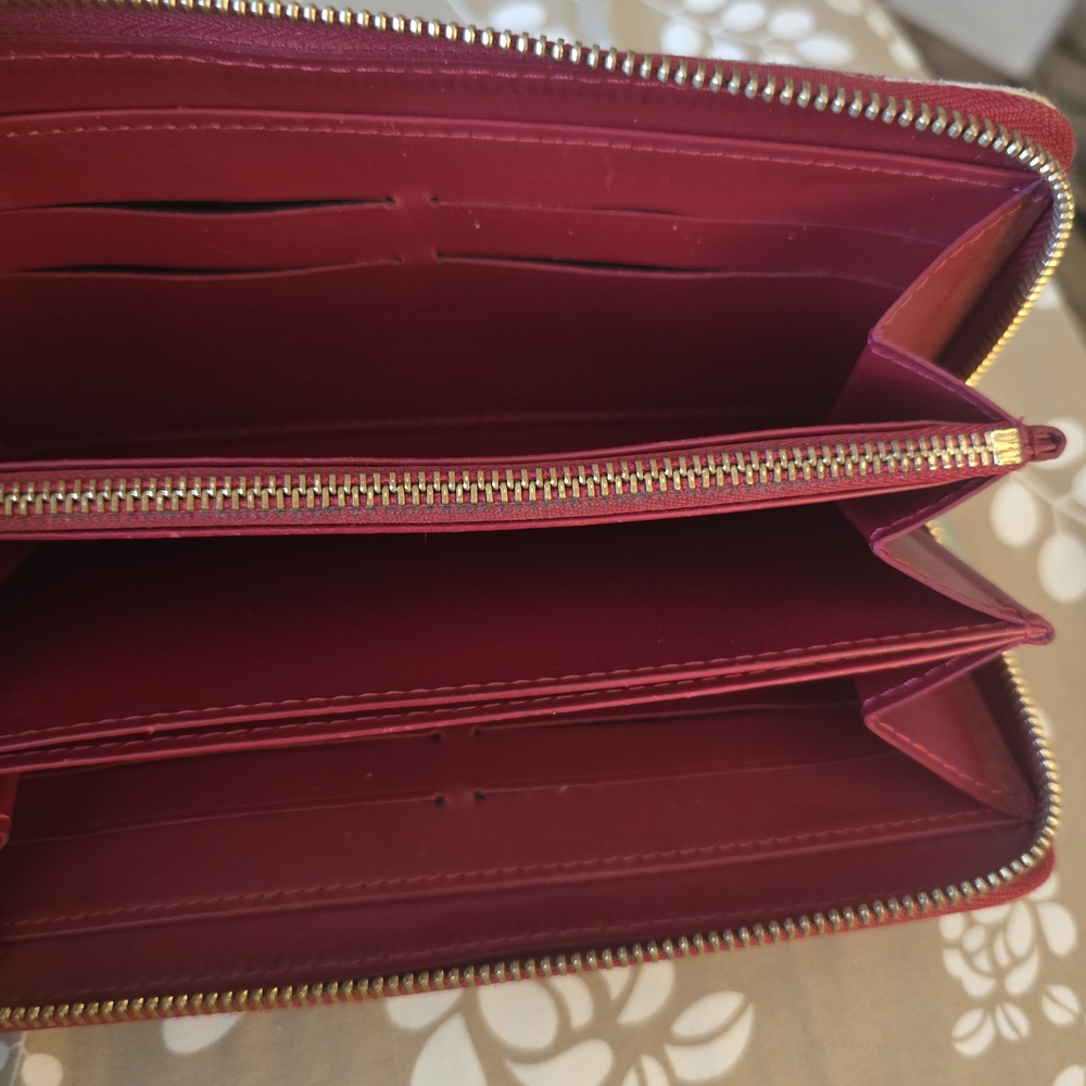 Red Vernis Louis Vuitton Wallet - Picture 8 of 11